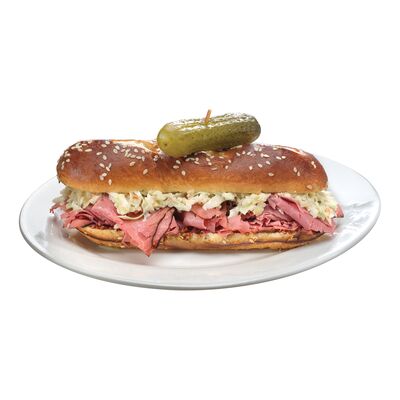 Sandwich bretzel à la viande fumée style Montréal