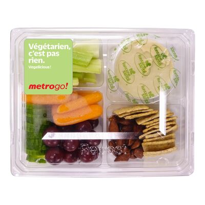 Collation de légumes et hummus