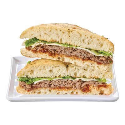 Sandwich foccacia au boeuf émincé et fromage