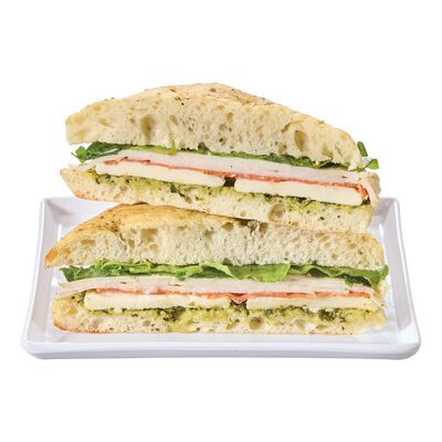 Sandwich focaccia au bocconcini, dinde et salami de Gênes piquant