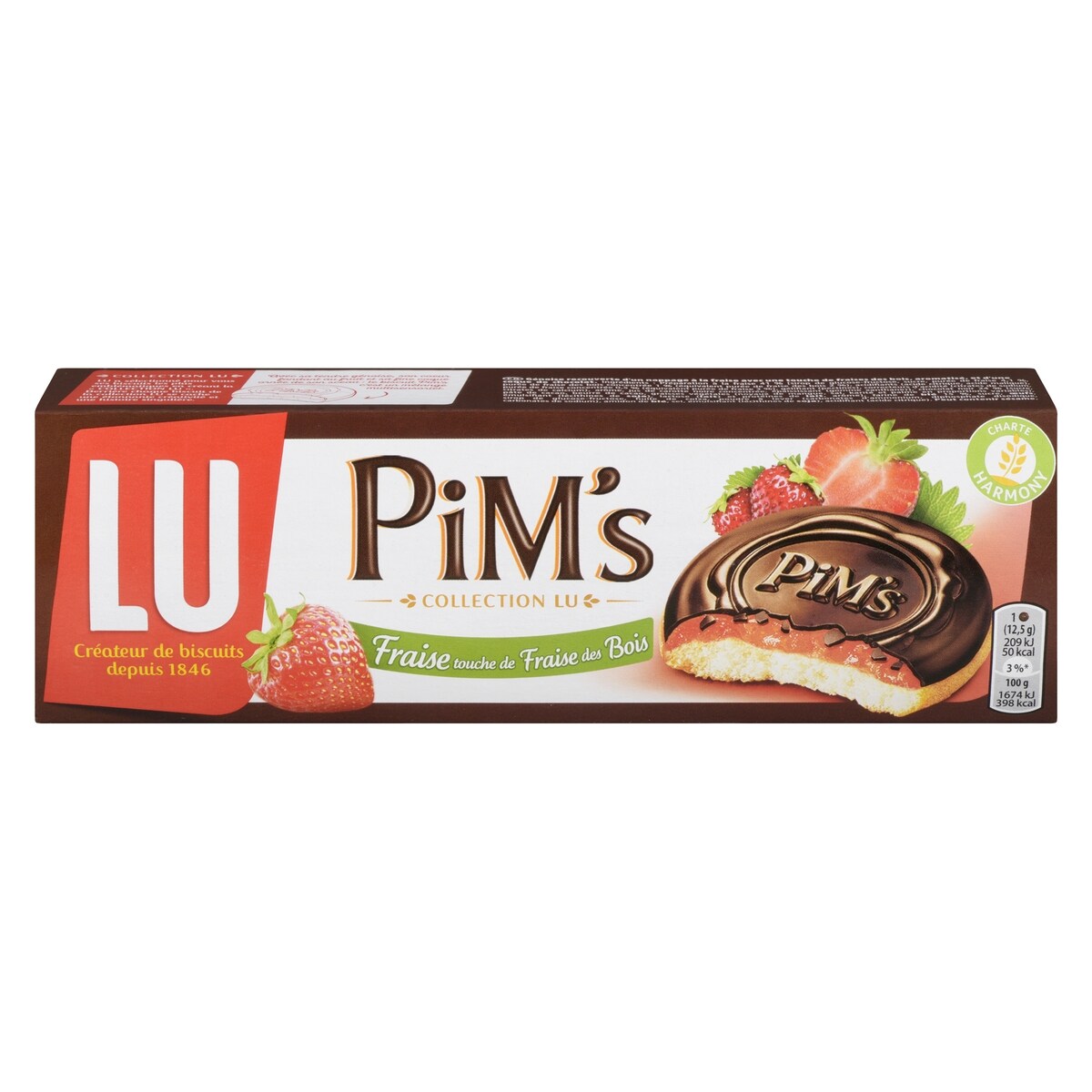 Pim's génoise recouverte d'un nappage à la fraise avec une touche de fraises des bois, aromatisé, et d'une coque de chocolat