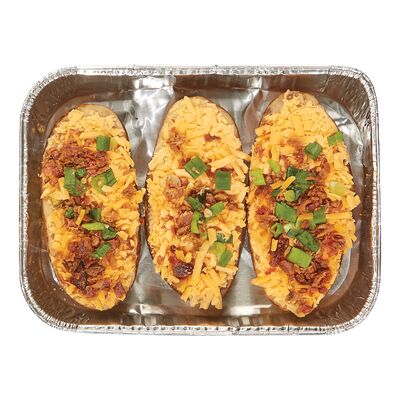 Pommes de terre avec bacon, fromage et oignons verts