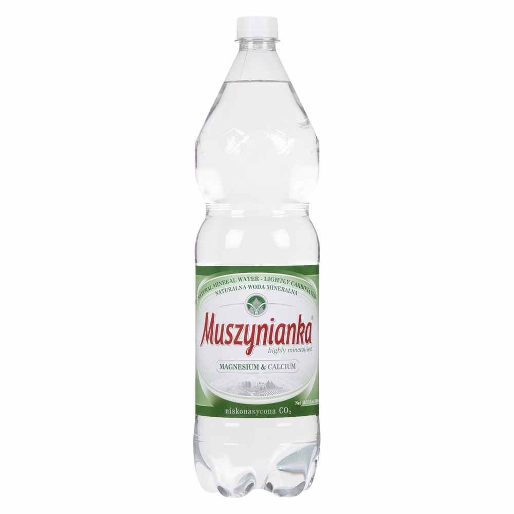 Eau minérale naturelle légèrement gazéifiée muszynianka. 1.5 l muszynianka 1.5 l pétillante